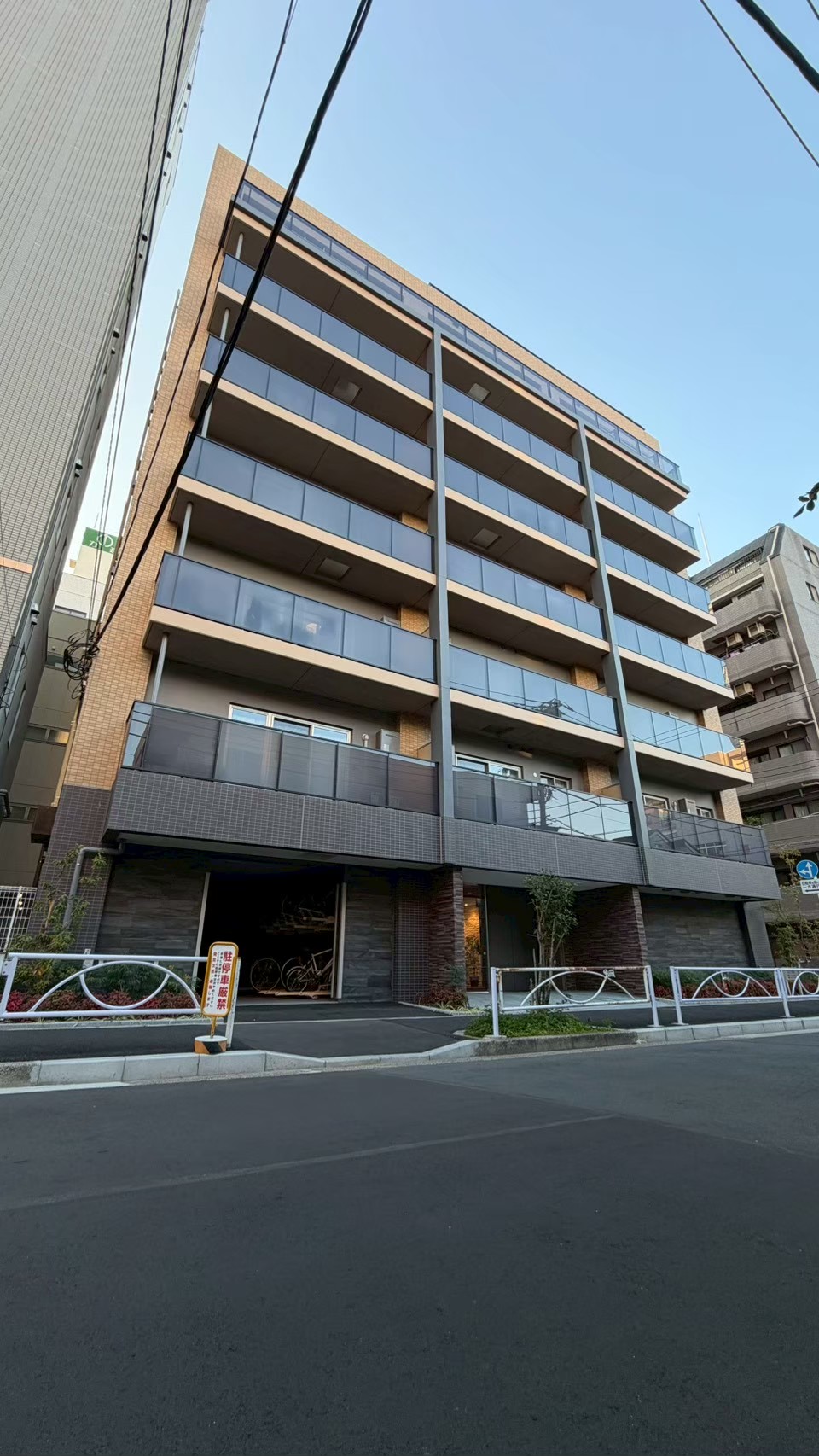 墨田区内　集合住宅新築工事　共有部タイル施工